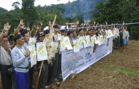 サバイ村プナン人の林道封鎖